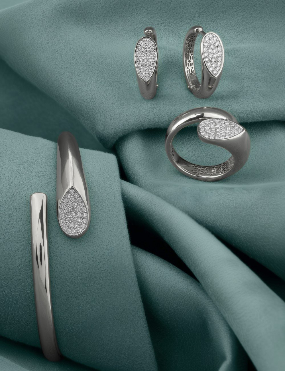 Кольцо из белого золота c бриллиантами