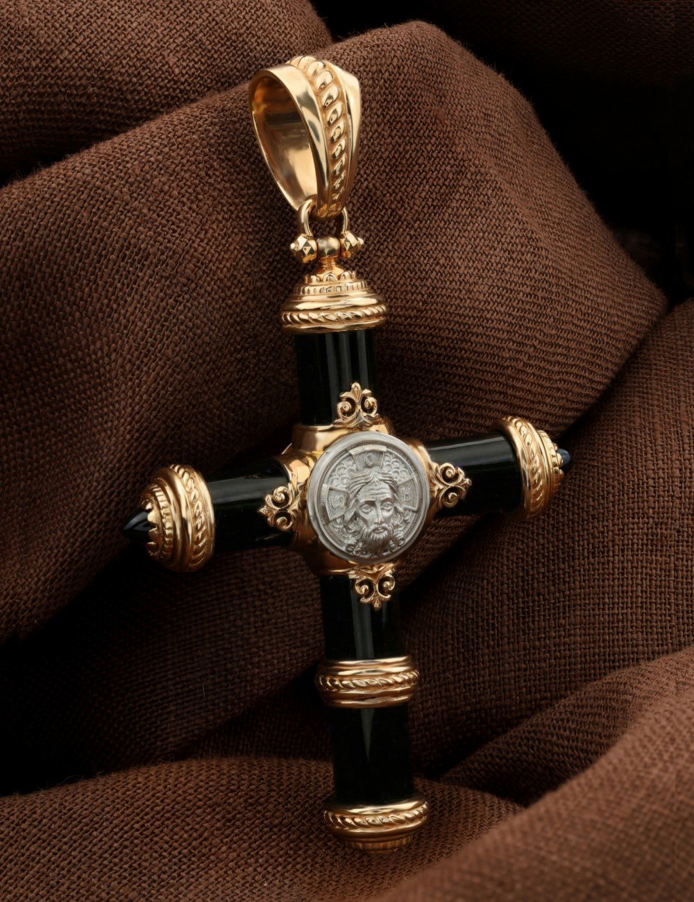 Крест из золота c ониксом