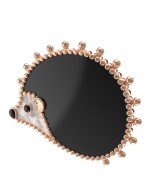 Брошь из золота c эмалью, ониксом и перламутром