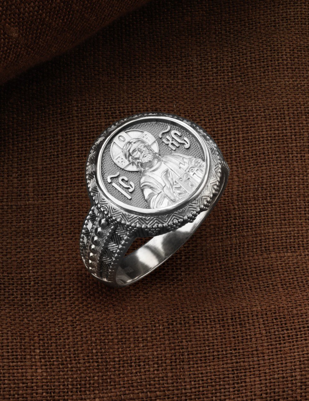 Кольцо из белого золота