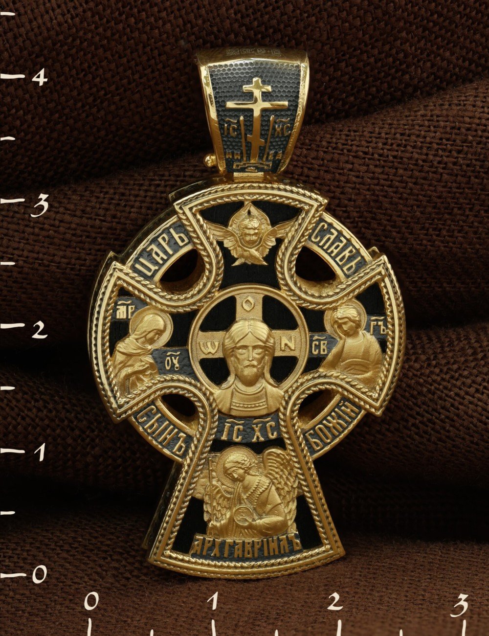 Крест из лимонного золота c эбеновым деревом