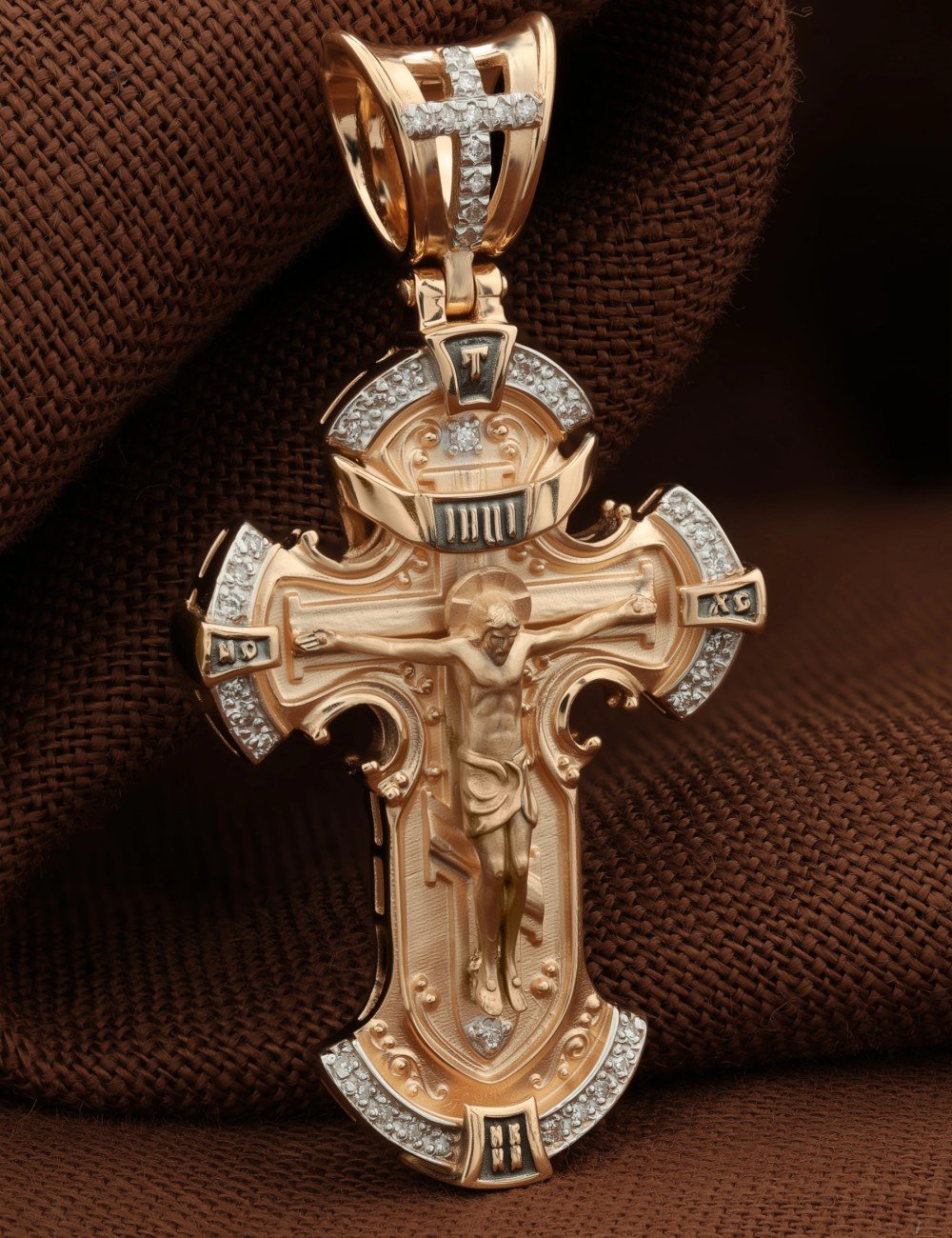 Крест из золота c бриллиантами