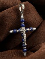 Крест из белого золота c жемчугом и лазуритом