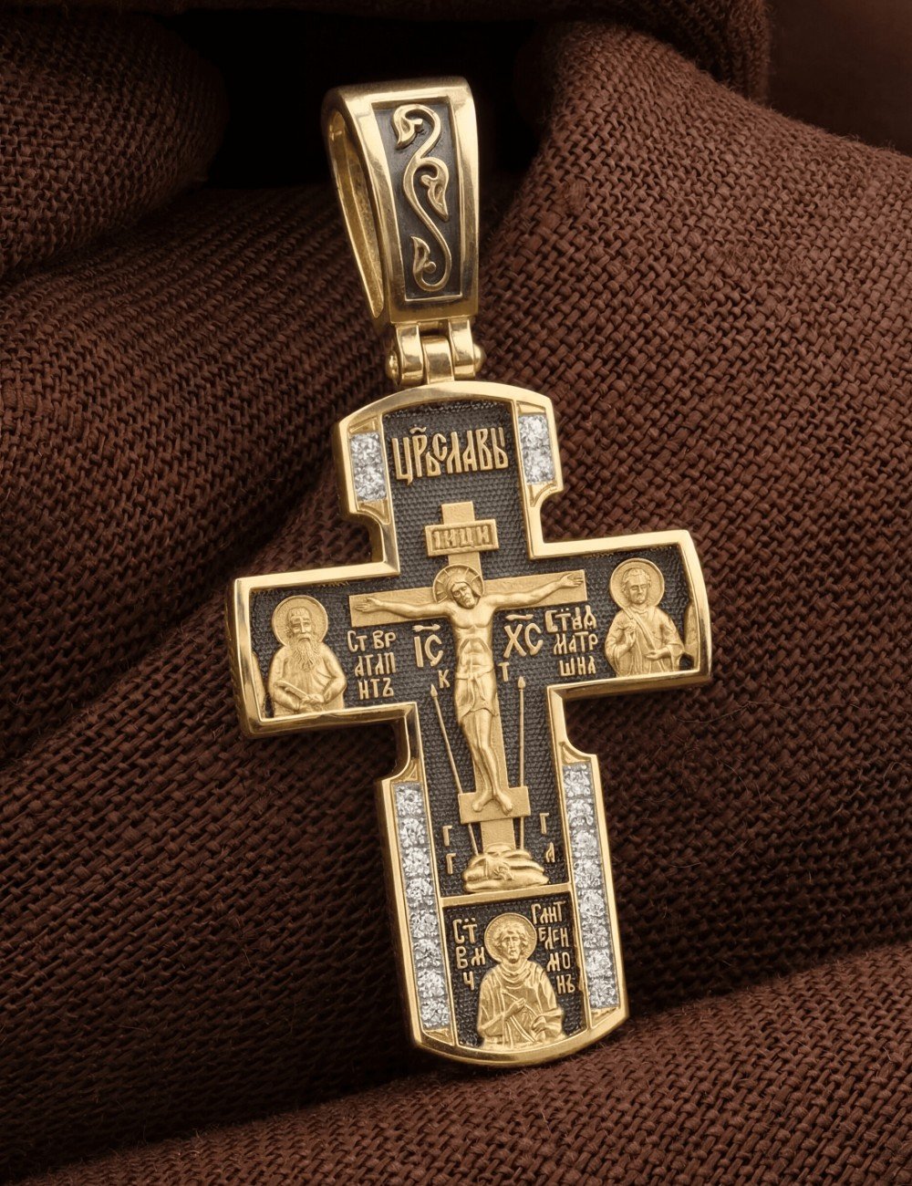 Крест из лимонного золота c бриллиантами