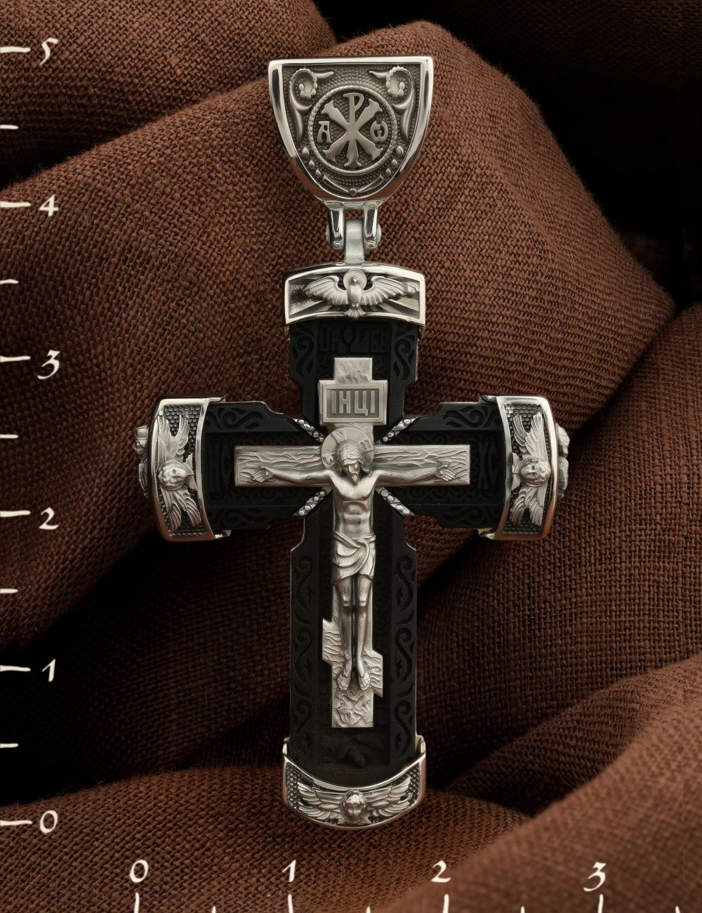 Крест из белого золота c эбеновым деревом