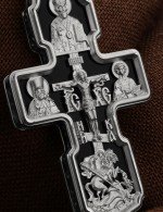 Крест из белого золота c ониксом