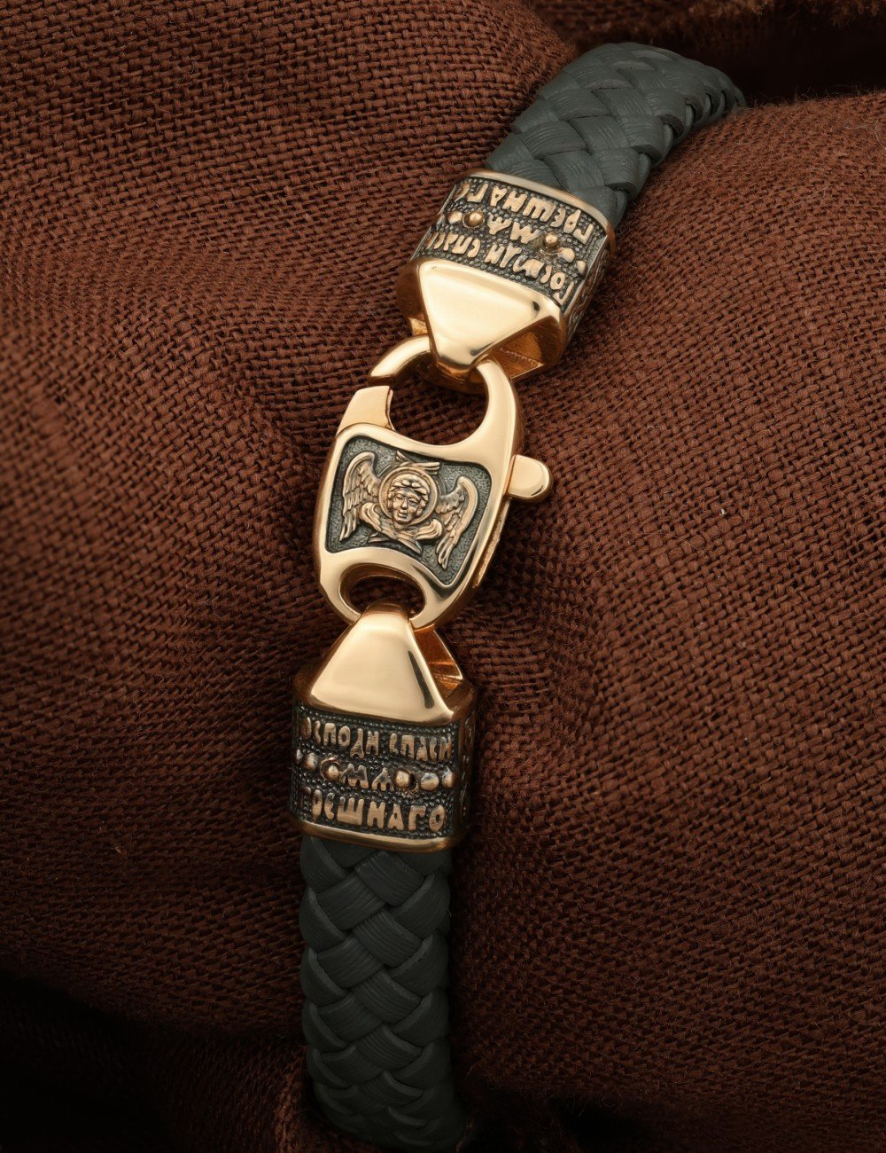 Браслет из золота c кожаным шнурком