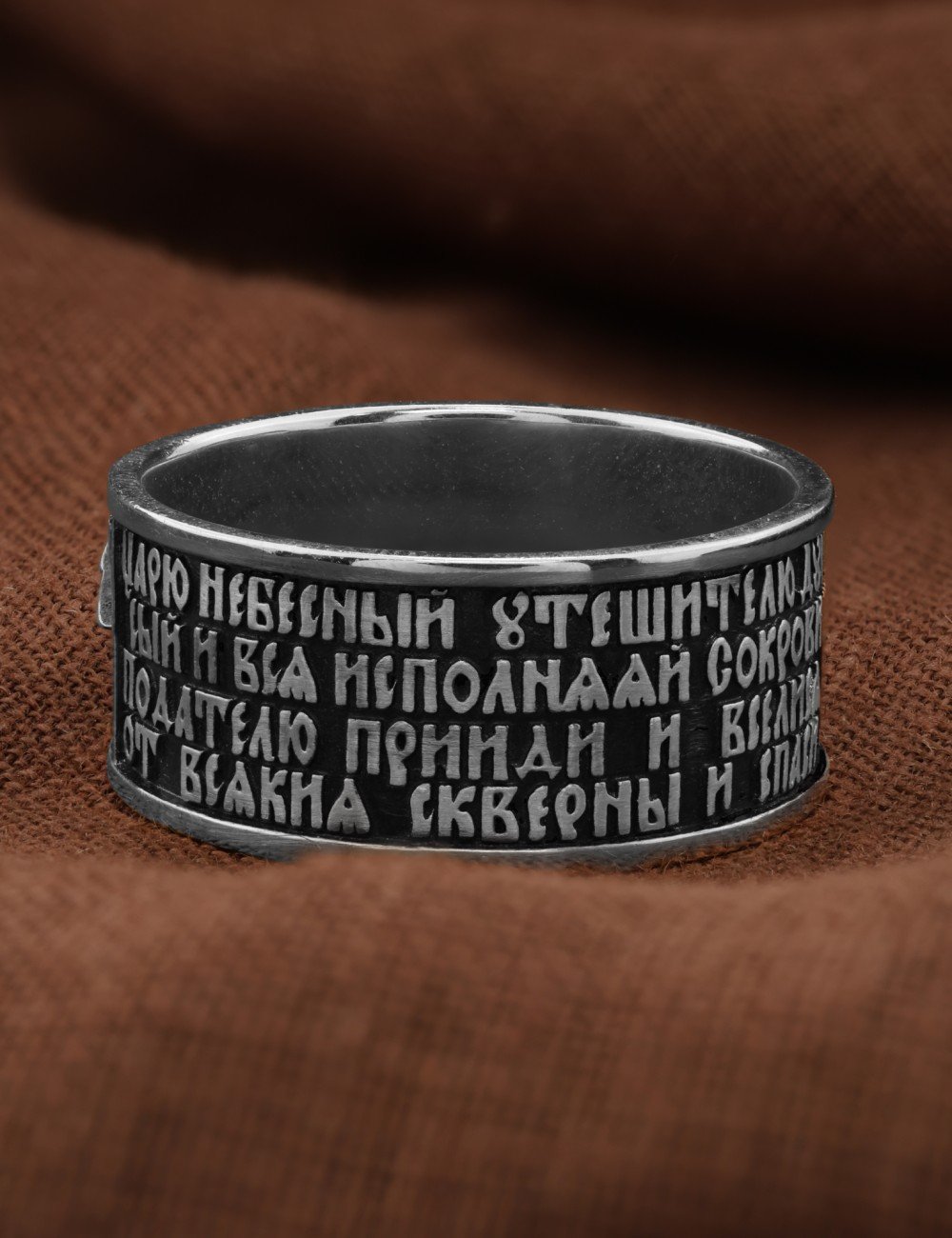 Кольцо из белого золота