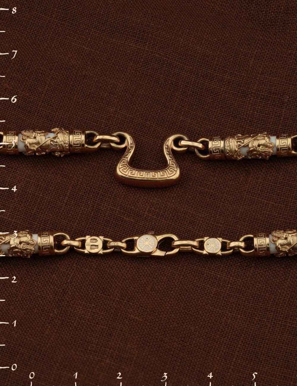 Цепь из золота c эмалью и бивнем мамонта