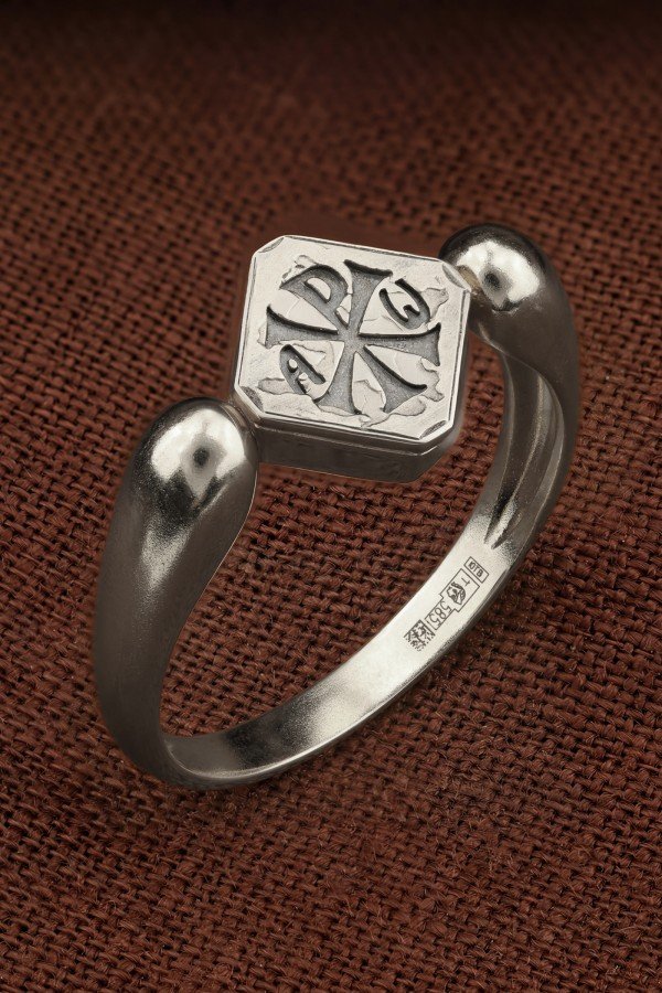 Кольцо из белого золота