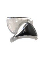 Кольцо из белого золота c ониксом и перламутром