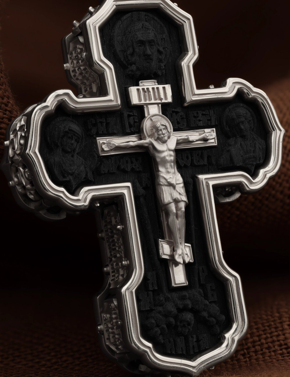 Крест из белого золота c эбеновым деревом