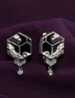 Серьги из белого золота c бриллиантами и ониксом
