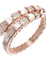 Браслет из золота c бриллиантами и перламутром