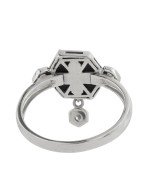 Кольцо из белого золота c бриллиантами и ониксом