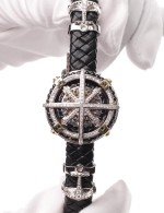 Браслет из белого золота c эмалью, бриллиантами, кожаным шнурком и ониксом