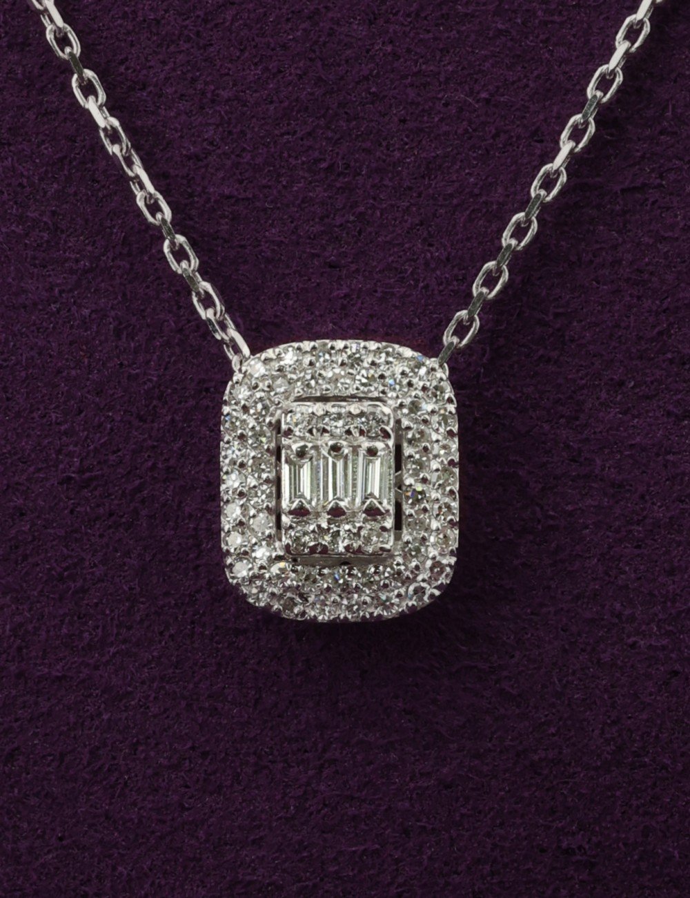 Колье из белого золота c бриллиантами