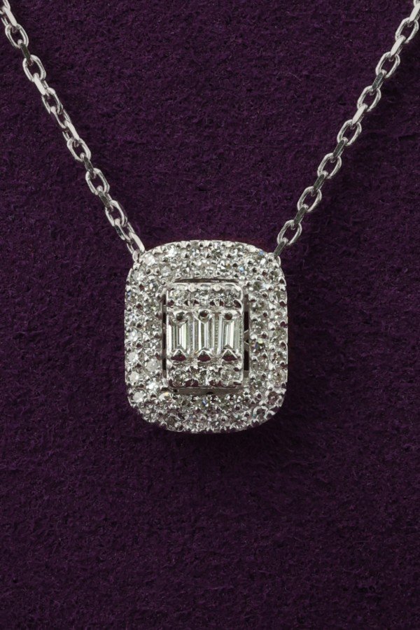 Колье из белого золота c бриллиантами