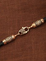 Гайтан из золота c кожаным шнурком