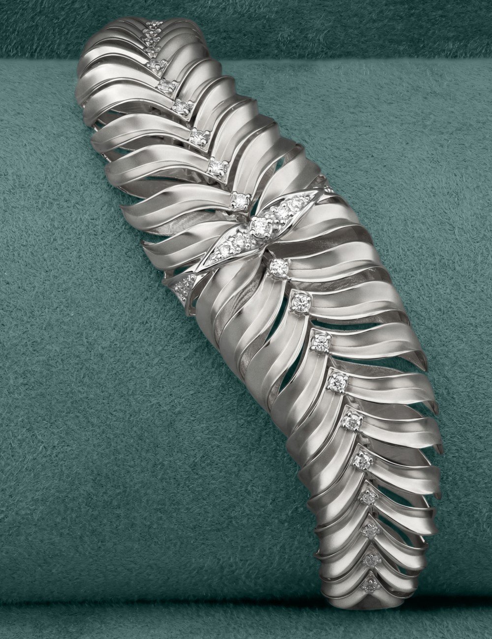 Браслет из белого золота c бриллиантами