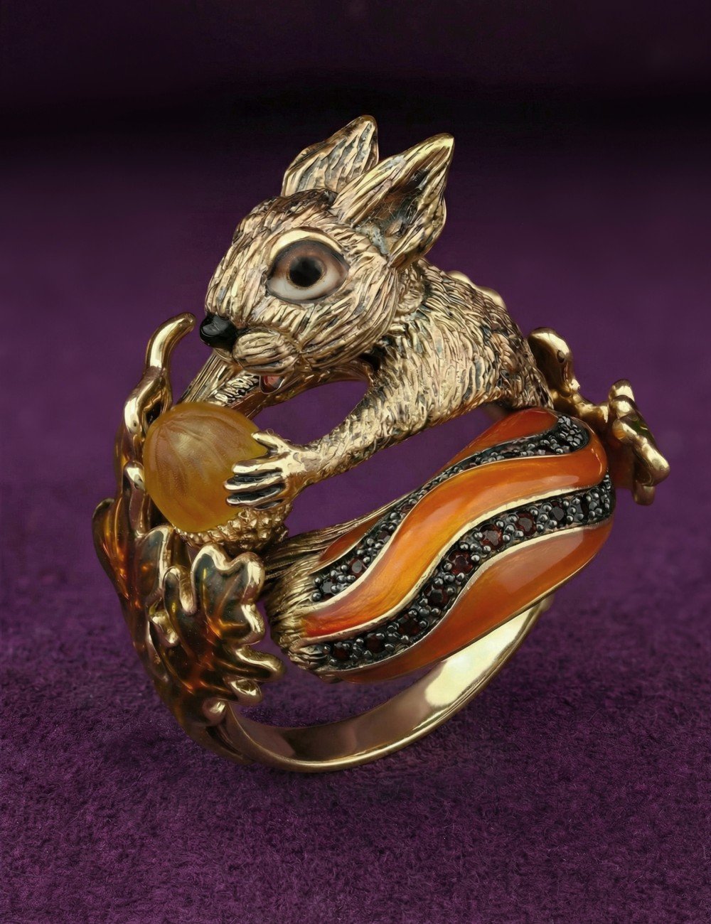 Кольцо из лимонного золота c эмалью, гранатом и янтарём