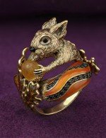 Кольцо из лимонного золота c эмалью, гранатом и янтарём