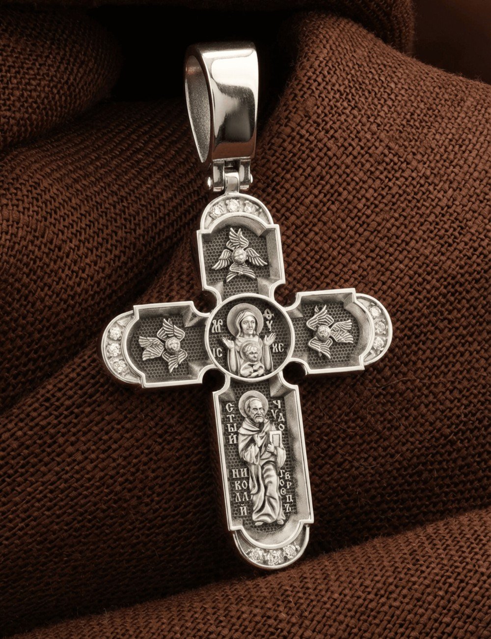 Крест из белого золота c бриллиантами