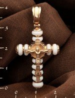 Крест из золота c кахолонгом