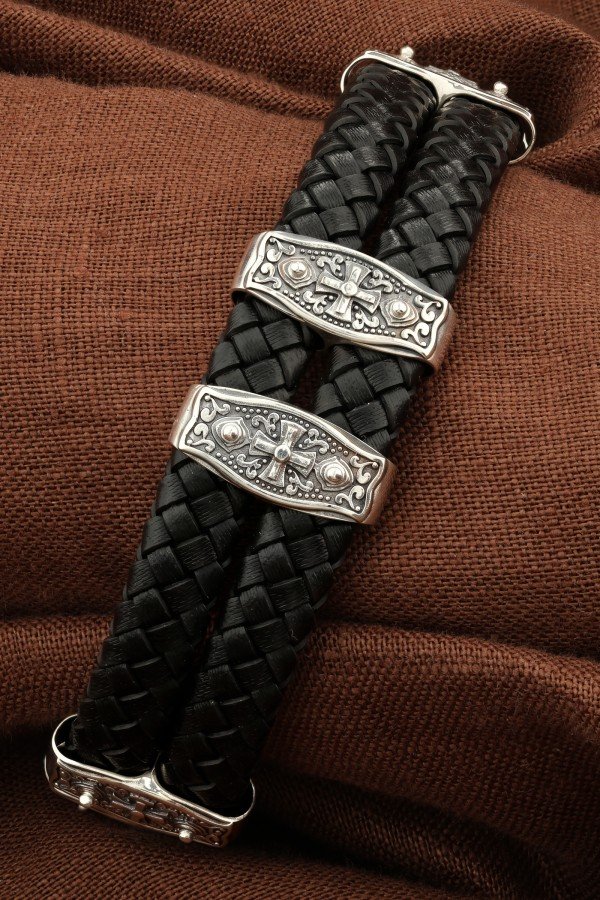 Браслет из серебра c кожаным шнурком