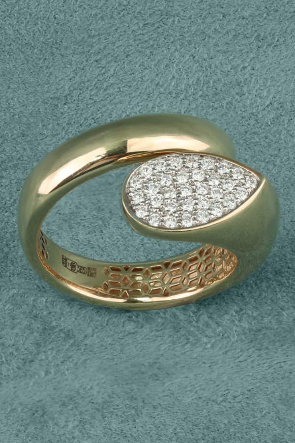Кольцо из золота c бриллиантами