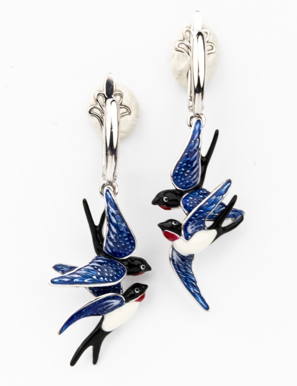 Серьги из белого золота c эмалью