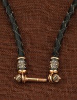 Гайтан из золота c кожаным шнурком