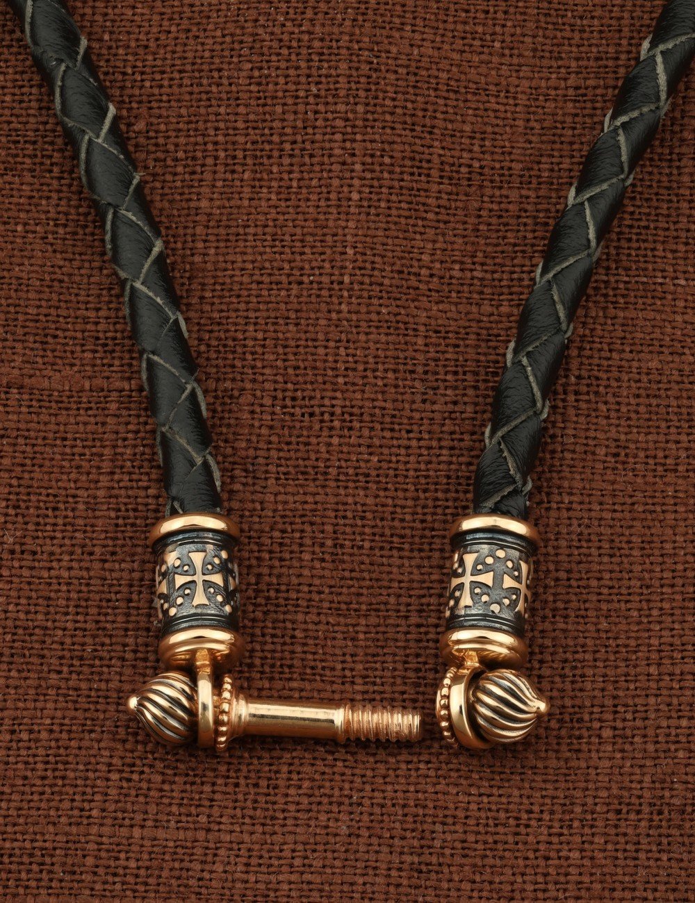 Гайтан из золота c кожаным шнурком