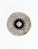 Кольцо из белого золота c ониксом и перламутром