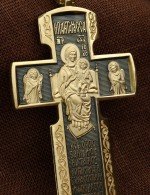 Крест из лимонного золота