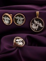 Подвеска из золота c эбеновым деревом