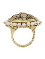 Кольцо из лимонного золота c эмалью и жемчугом