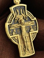 Крест из лимонного золота