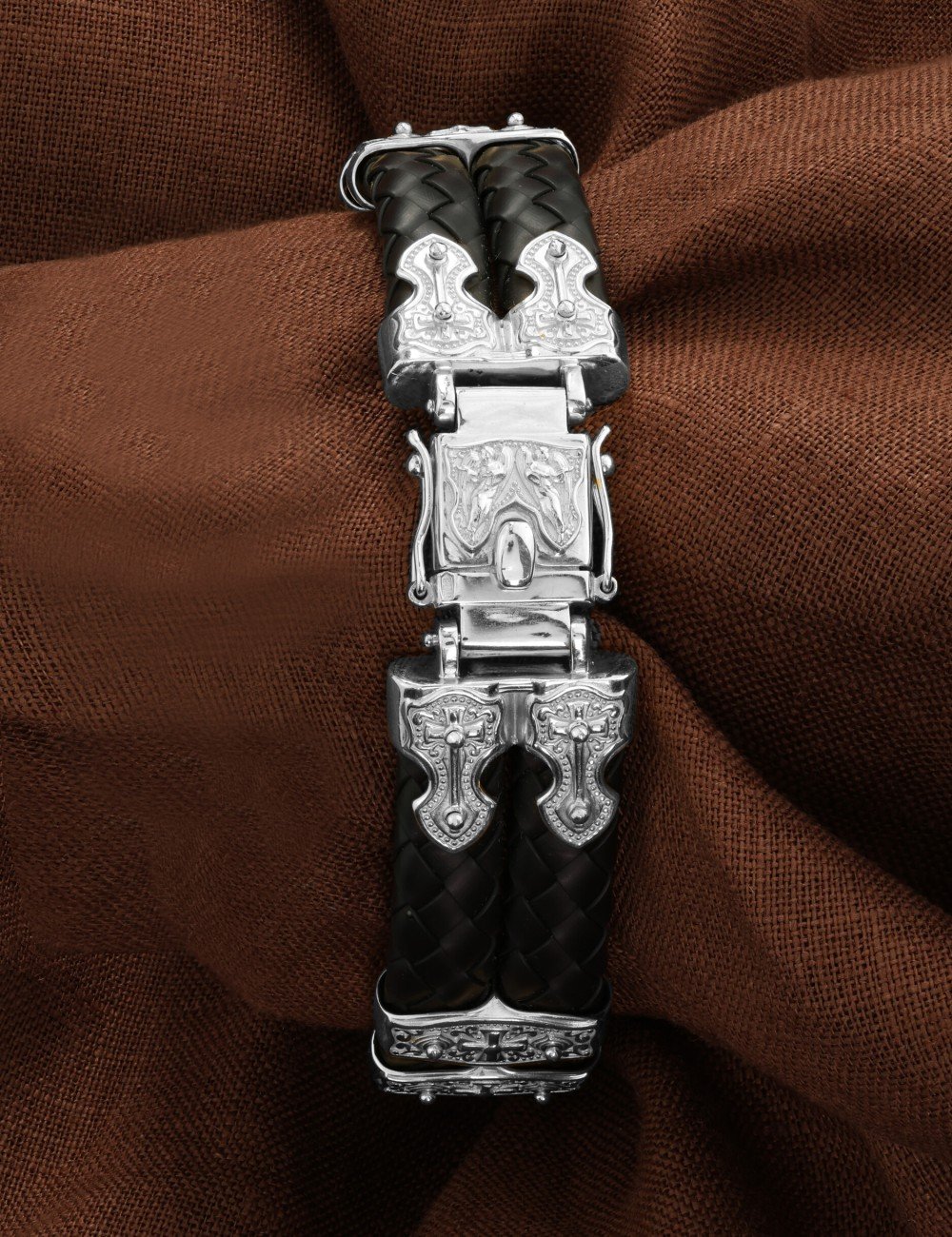 Браслет из белого золота c шнурком