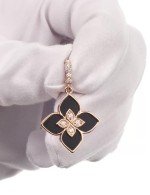 Подвеска из золота c бриллиантами и ониксом