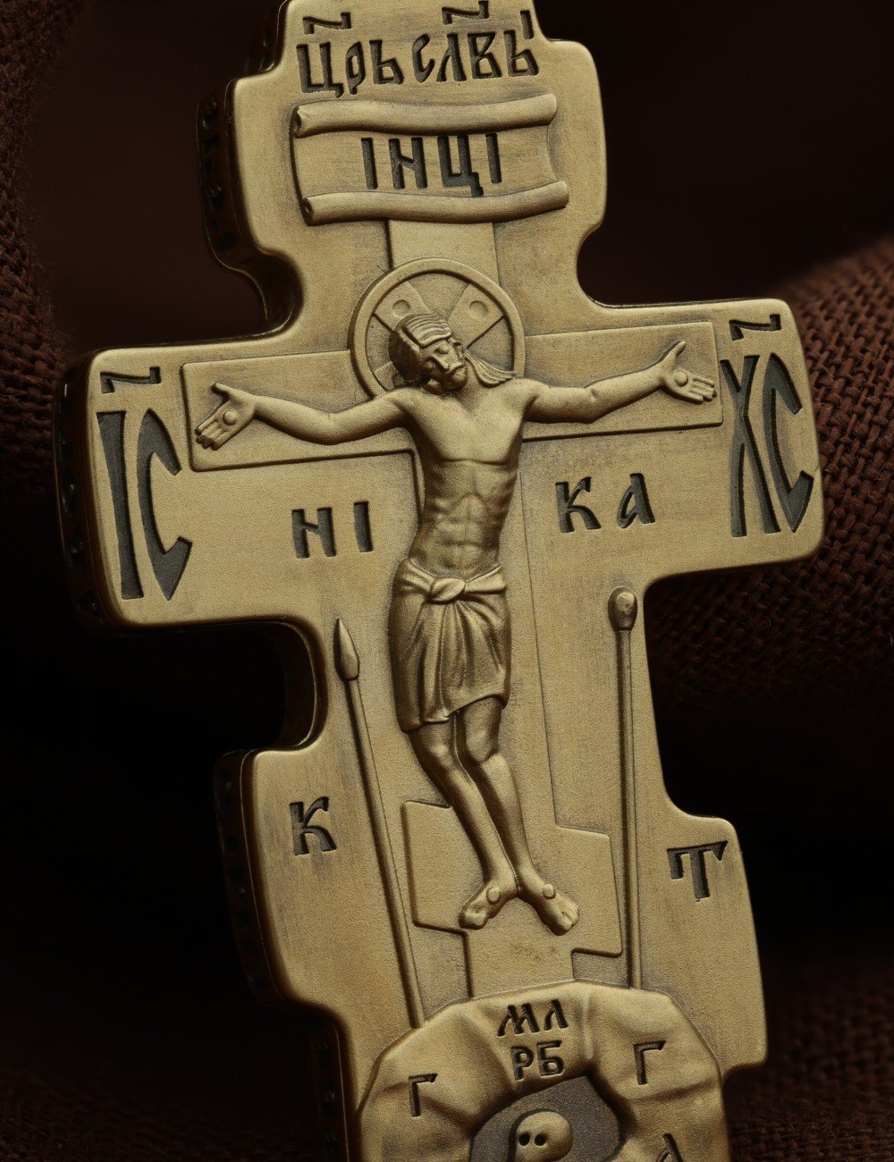 Крест из лимонного золота