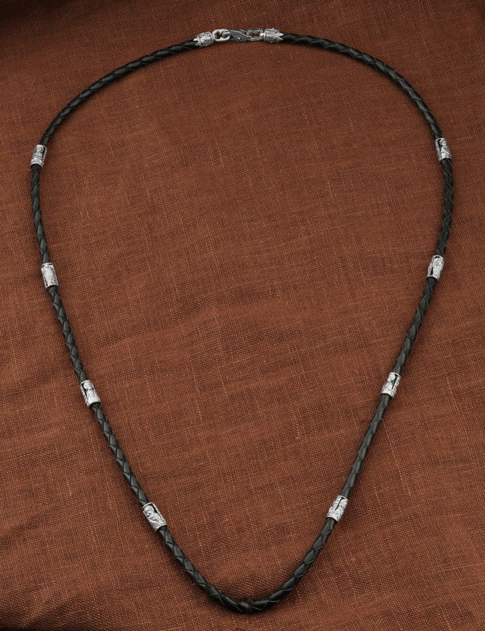 Гайтан из белого золота c кожаным шнурком