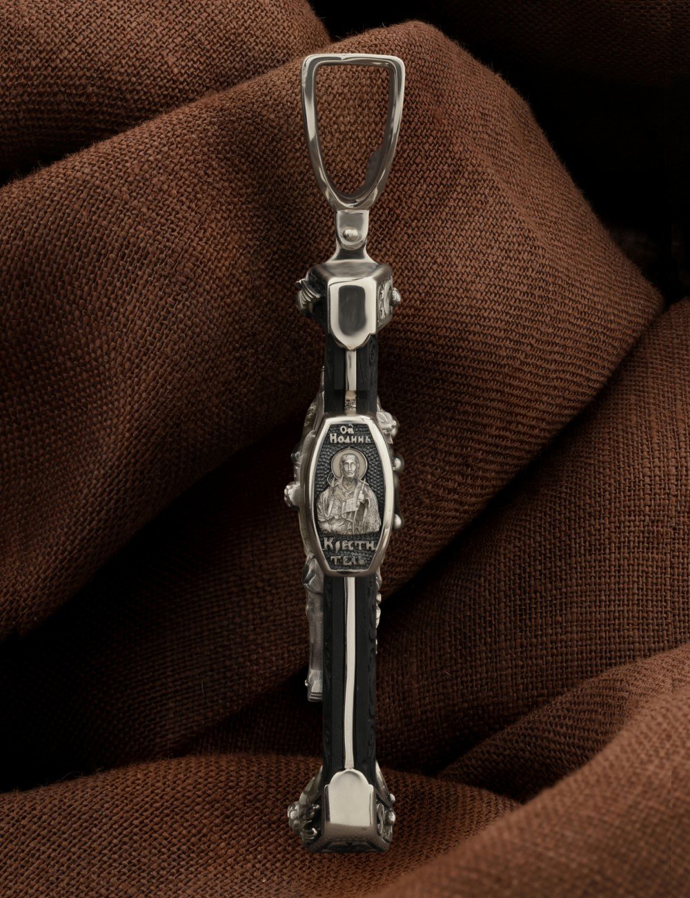 Крест из белого золота c эбеновым деревом