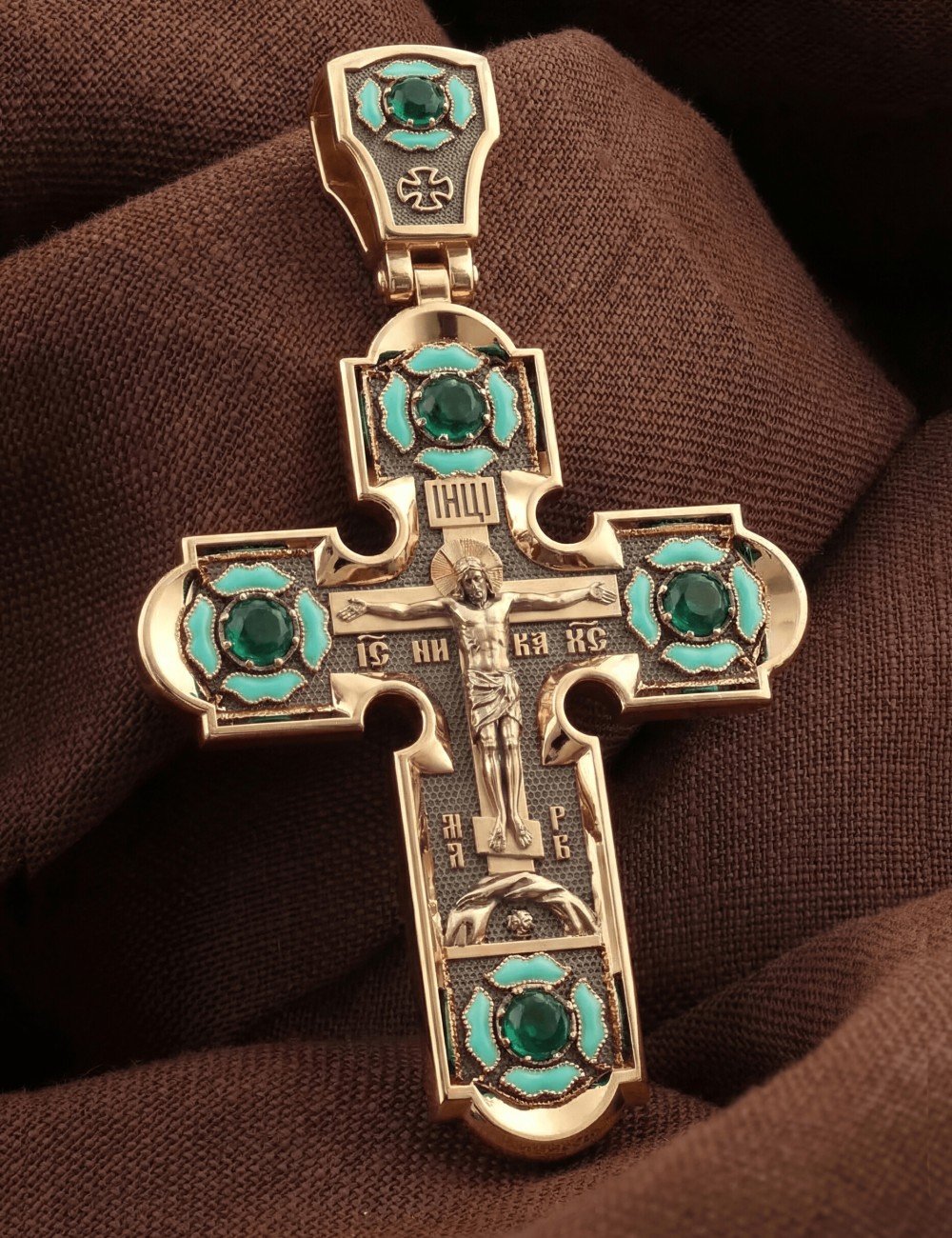Крест из золота c эмалью и хризопразом