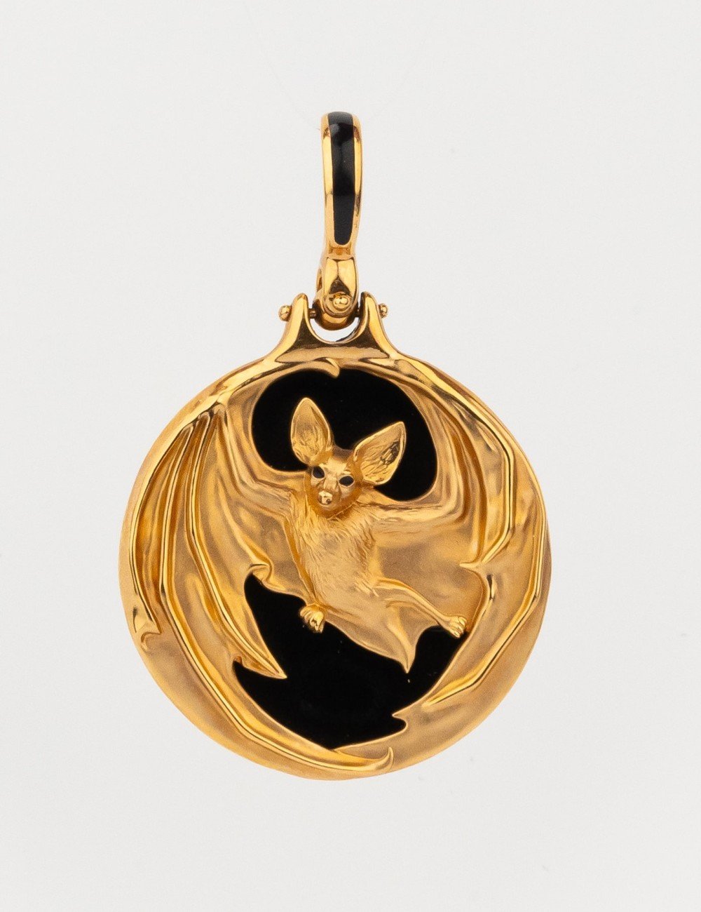 Подвеска из золота c эмалью и ониксом