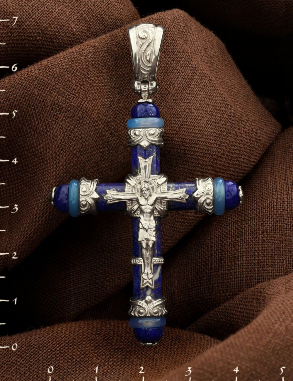 Крест из белого золота c агатом и лазуритом