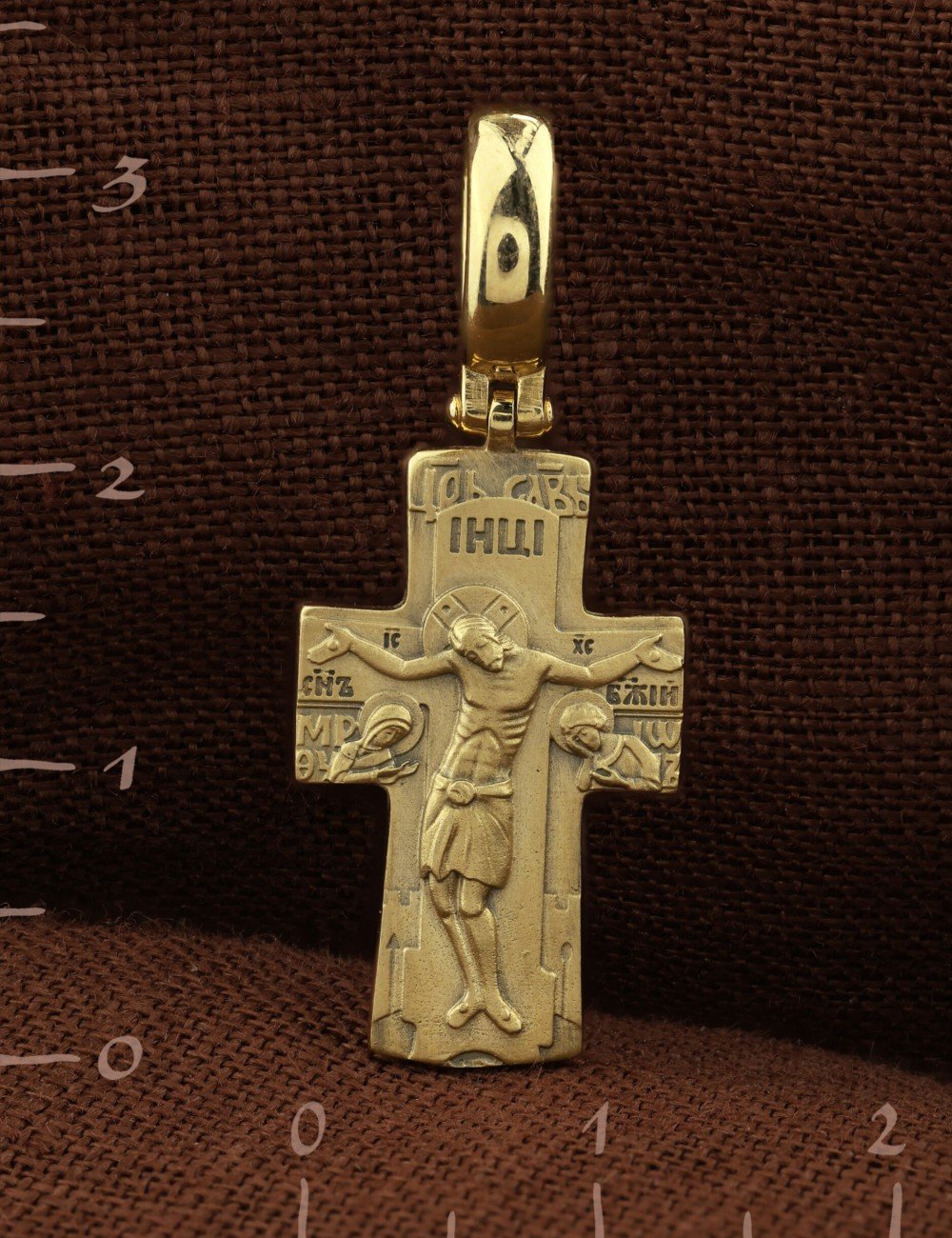 Крест из лимонного золота