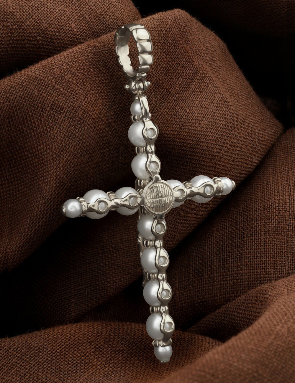 Крест из белого золота c жемчугом