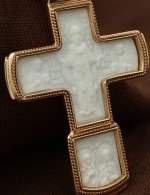 Крест из золота c бивнем мамонта