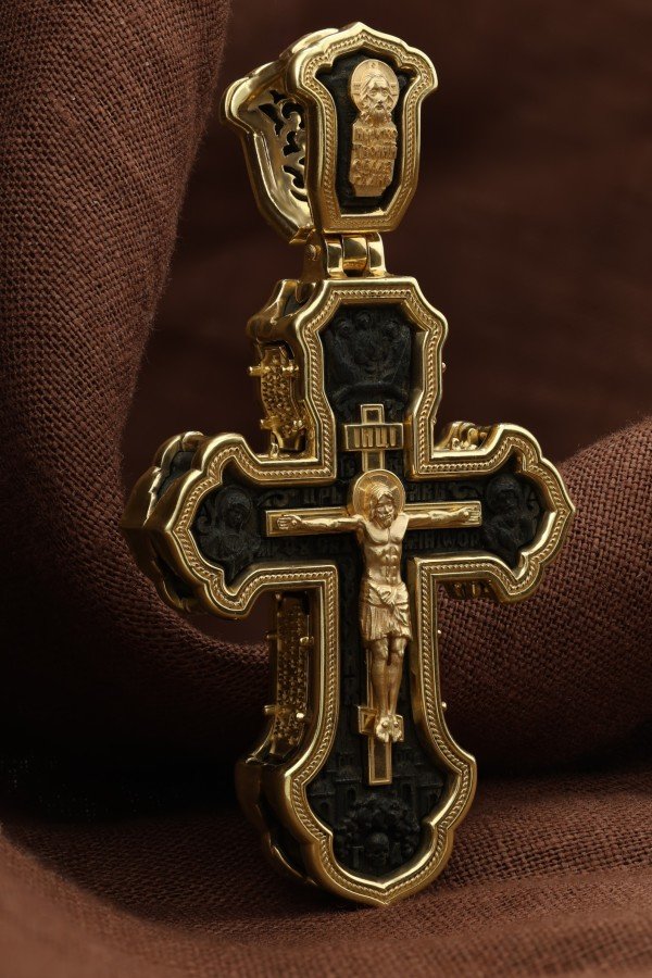 Крест из лимонного золота c эбеновым деревом